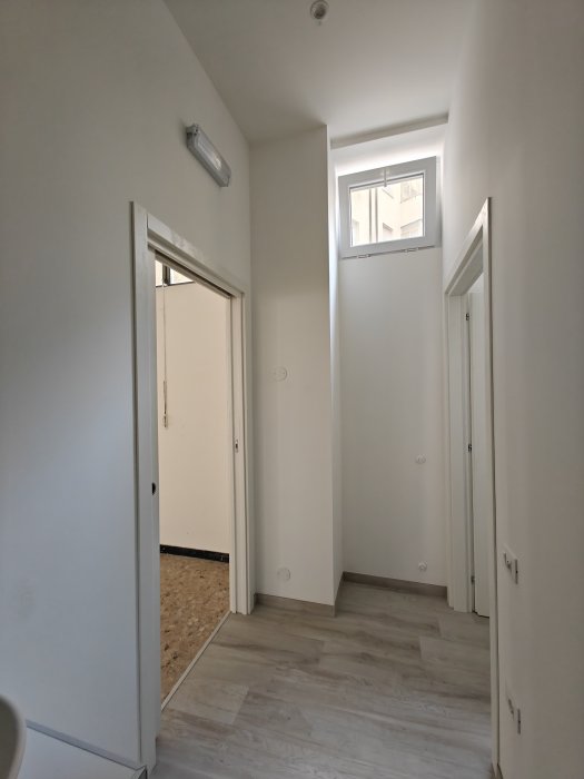 Negozio ampiamente vetrinato in posizione angolare a Udine, viale Ungheria