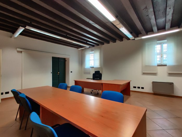 Prestigioso ufficio arredato di 125 mq in affito a Udine centro storico