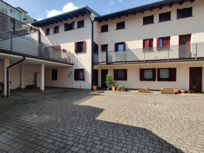 Appartamento bicamere con autorimessa in vendita a Udine centro storico