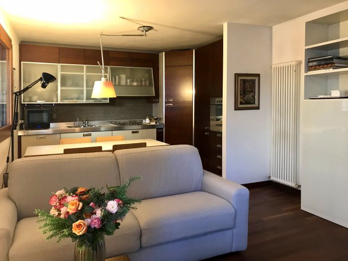 Appartamento bicamere con autorimessa in vendita a Udine centro storico