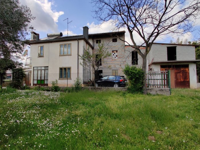 Casa singola con giardino di 1500 mq in vendita a Fagagna