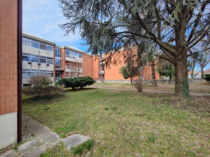 Appartamento tricamere biservizi in palazzina in vendita a Udine, via Piutti