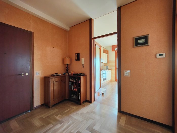 Appartamento tricamere biservizi con garage in vendita a Udine, via Peschiera