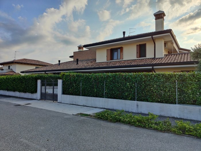 Miniappartamento con ampia terrazza in vendita a Santa Maria la Longa