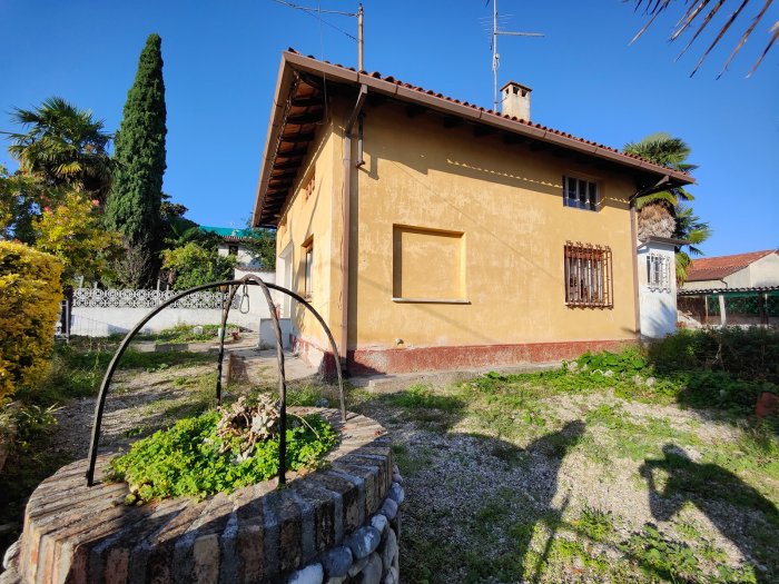 Villetta singola con giardino in vendita a Pozzuolo del Friuli